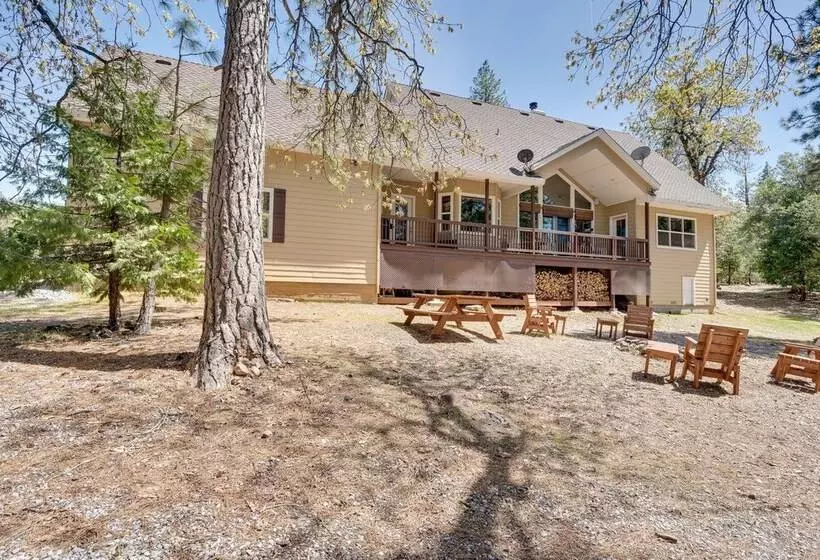 Furnished Decks & Grill: Peaceful Pioneer Home!