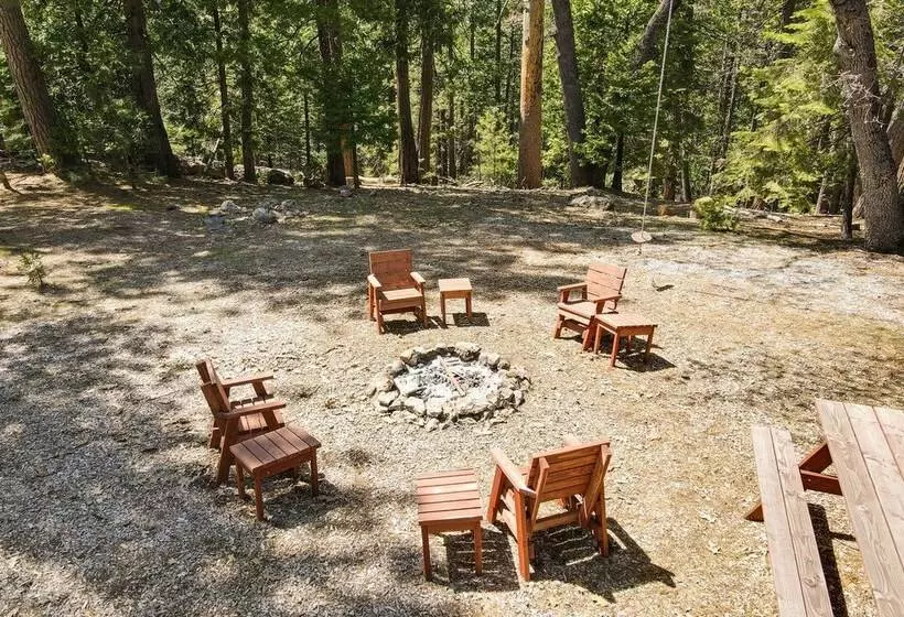 Furnished Decks & Grill: Peaceful Pioneer Home!