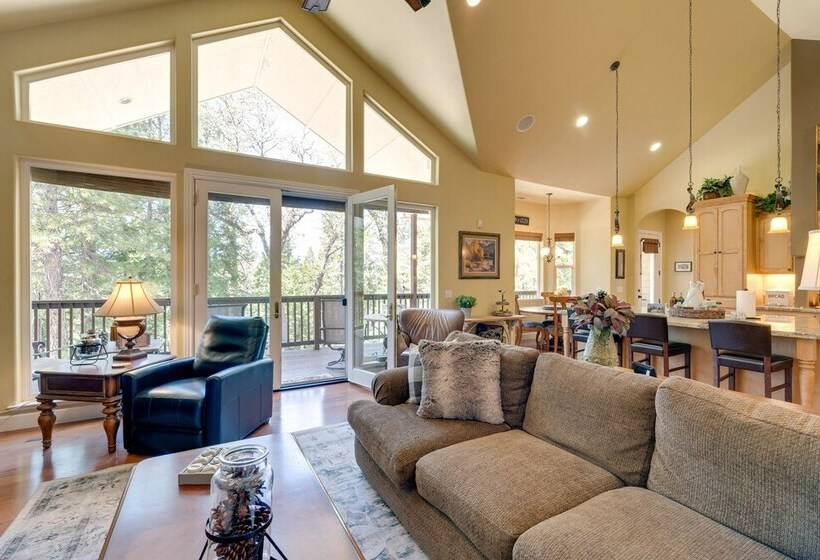 Furnished Decks & Grill: Peaceful Pioneer Home!