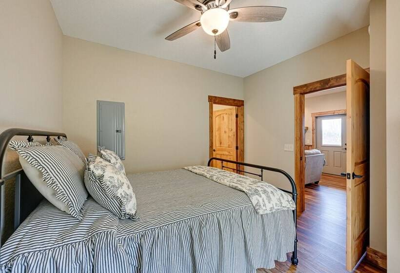 Smoky Mountain Cabin Rental: Game Room, Fire Pit!