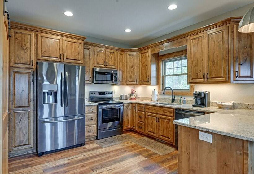 Smoky Mountain Cabin Rental: Game Room, Fire Pit!