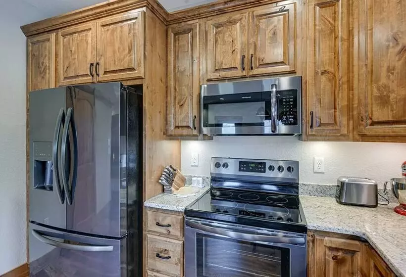 Smoky Mountain Cabin Rental: Game Room, Fire Pit!