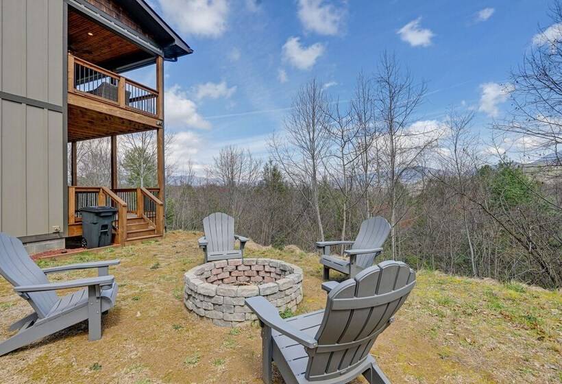 Smoky Mountain Cabin Rental: Game Room, Fire Pit!