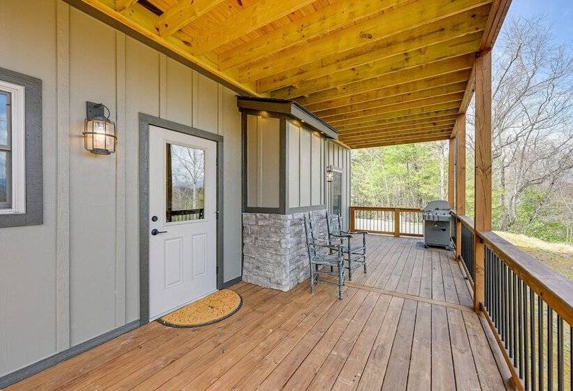 Smoky Mountain Cabin Rental: Game Room, Fire Pit!