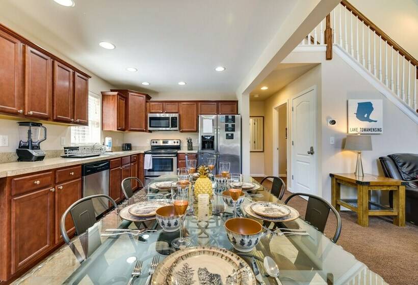 Spacious Albrightsville Home W/ Private Hot Tub!