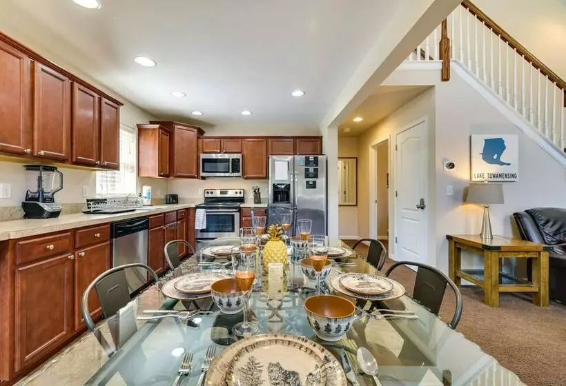 Spacious Albrightsville Home W/ Private Hot Tub!
