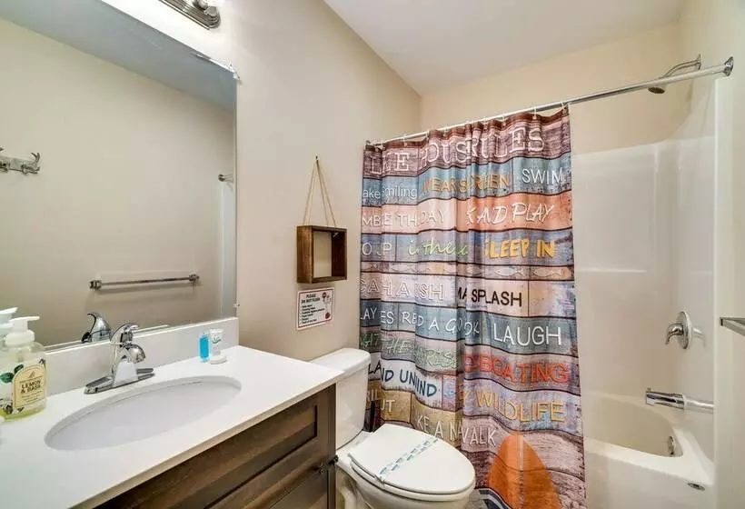Spacious Albrightsville Home W/ Private Hot Tub!
