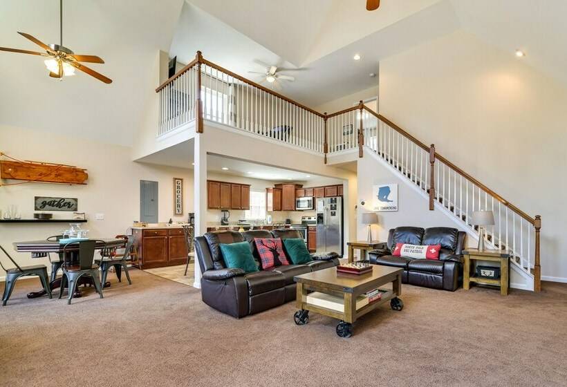 Spacious Albrightsville Home W/ Private Hot Tub!