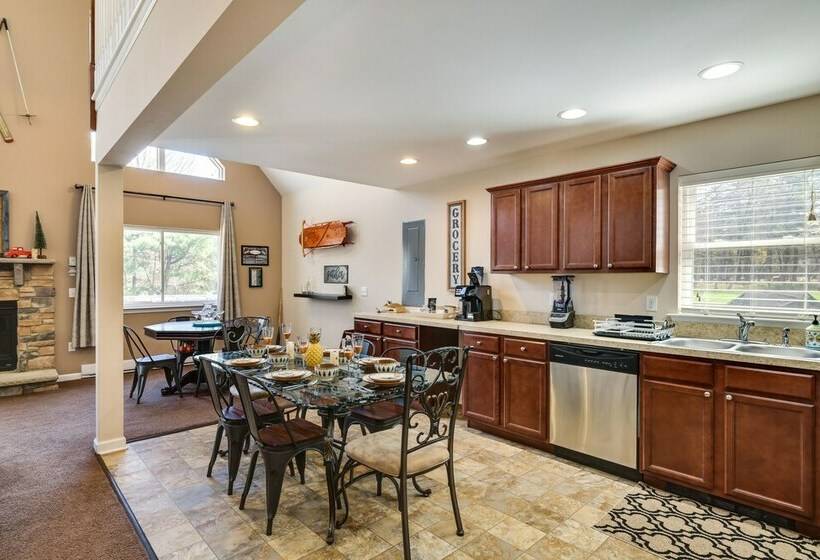 Spacious Albrightsville Home W/ Private Hot Tub!