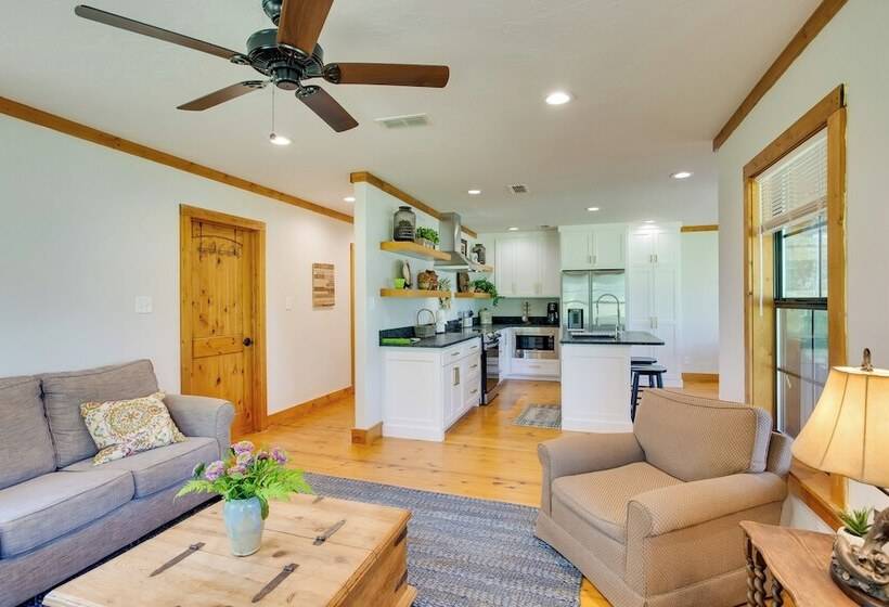 The Bird Cabin Peaceful Refuge In East Texas