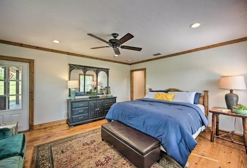 The Bird Cabin Peaceful Refuge In East Texas