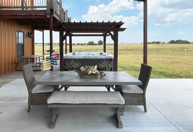 The Copper Roost : Lake Texoma Escape W/ Hot Tub