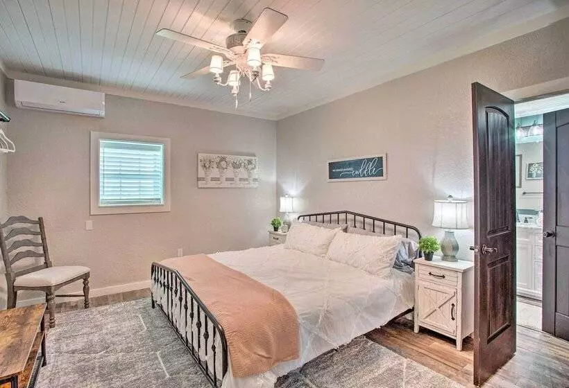 The Copper Roost : Lake Texoma Escape W/ Hot Tub