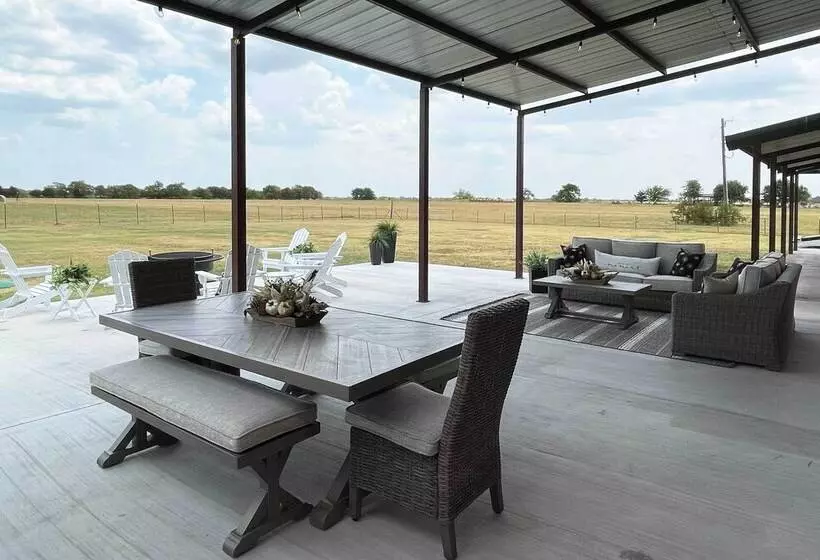 The Copper Roost : Lake Texoma Escape W/ Hot Tub