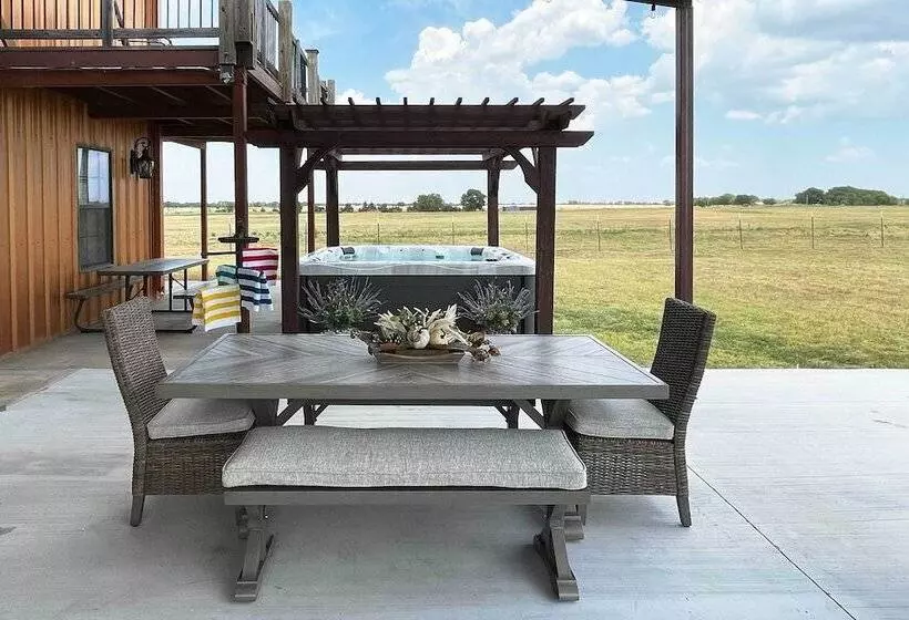 The Copper Roost : Lake Texoma Escape W/ Hot Tub