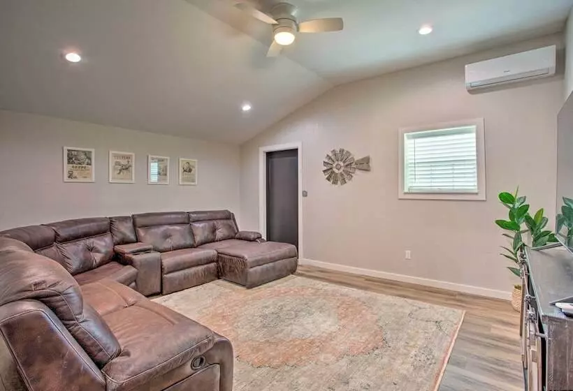 The Copper Roost : Lake Texoma Escape W/ Hot Tub