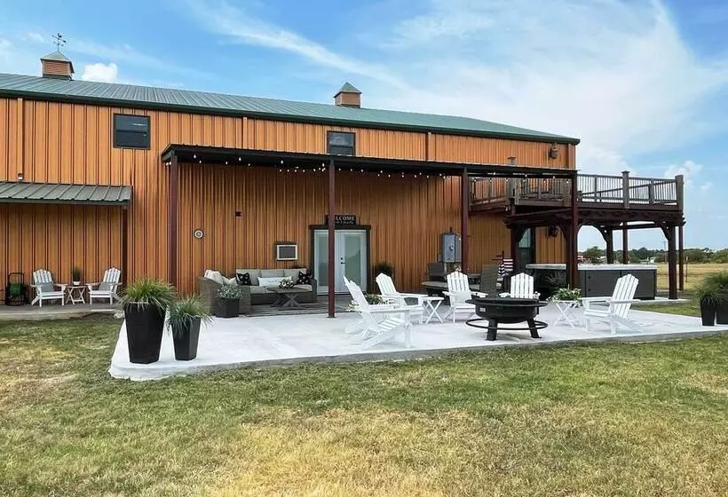 The Copper Roost : Lake Texoma Escape W/ Hot Tub