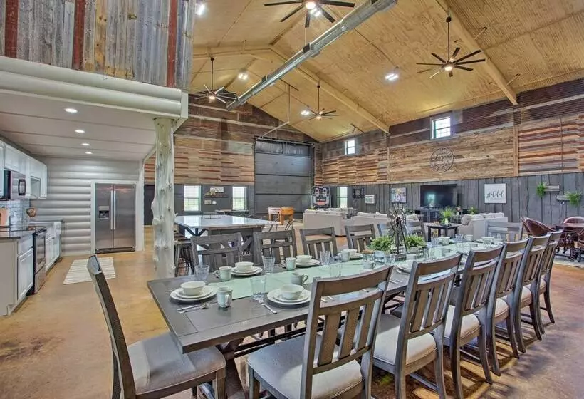 The Copper Roost : Lake Texoma Escape W/ Hot Tub