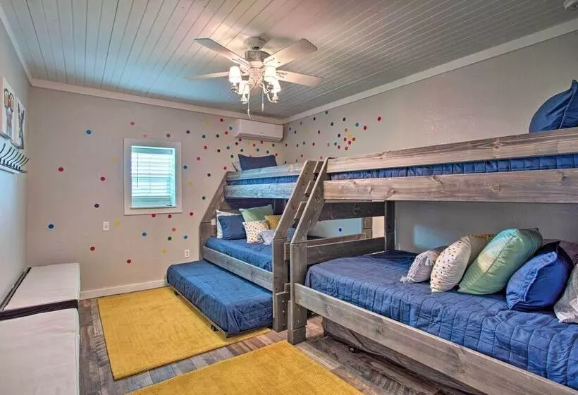 The Copper Roost : Lake Texoma Escape W/ Hot Tub