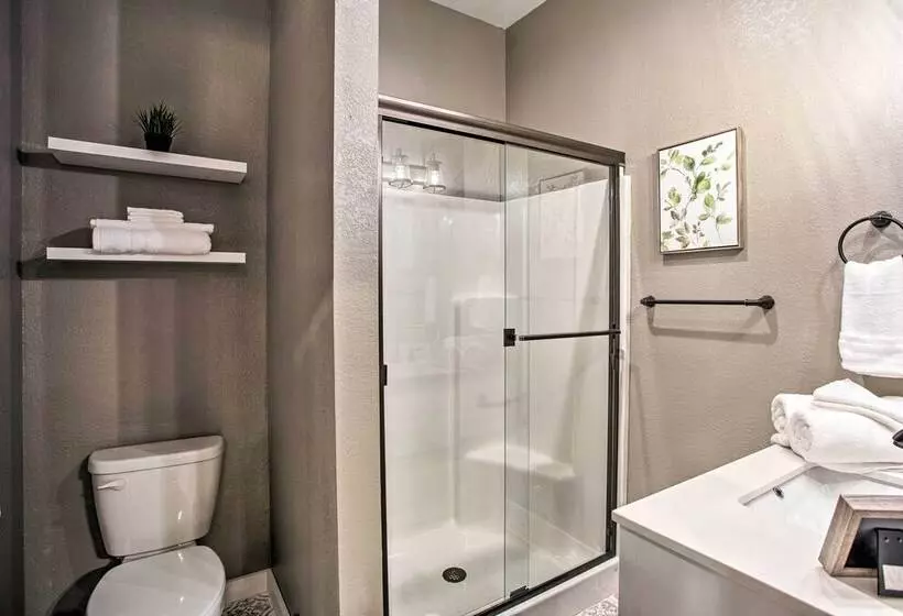 The Copper Roost : Lake Texoma Escape W/ Hot Tub