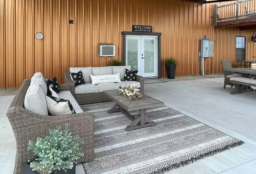 The Copper Roost : Lake Texoma Escape W/ Hot Tub