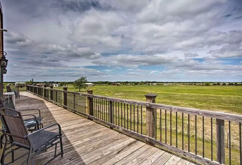 The Copper Roost : Lake Texoma Escape W/ Hot Tub