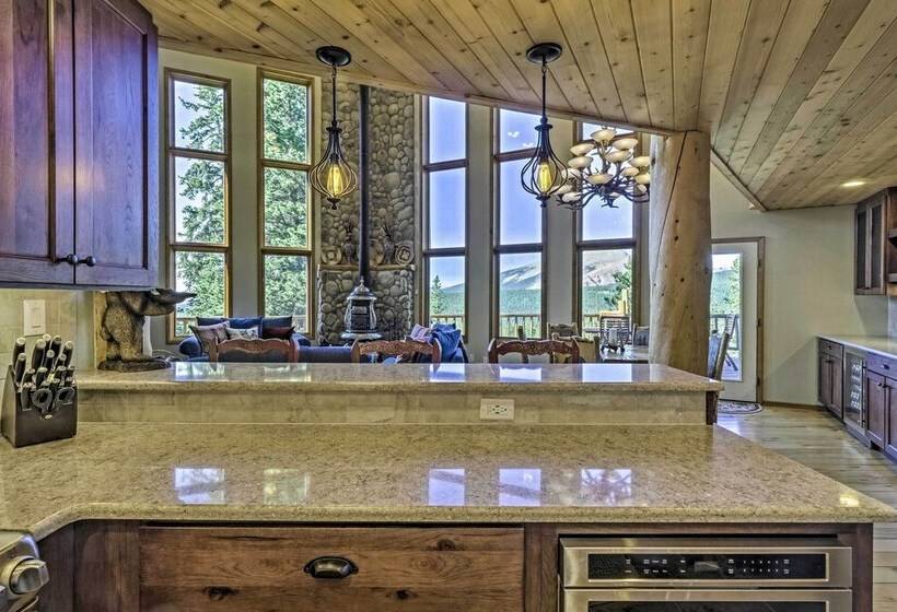 Spacious Fairplay Retreat W/ Hot Tub & Fire Pit!