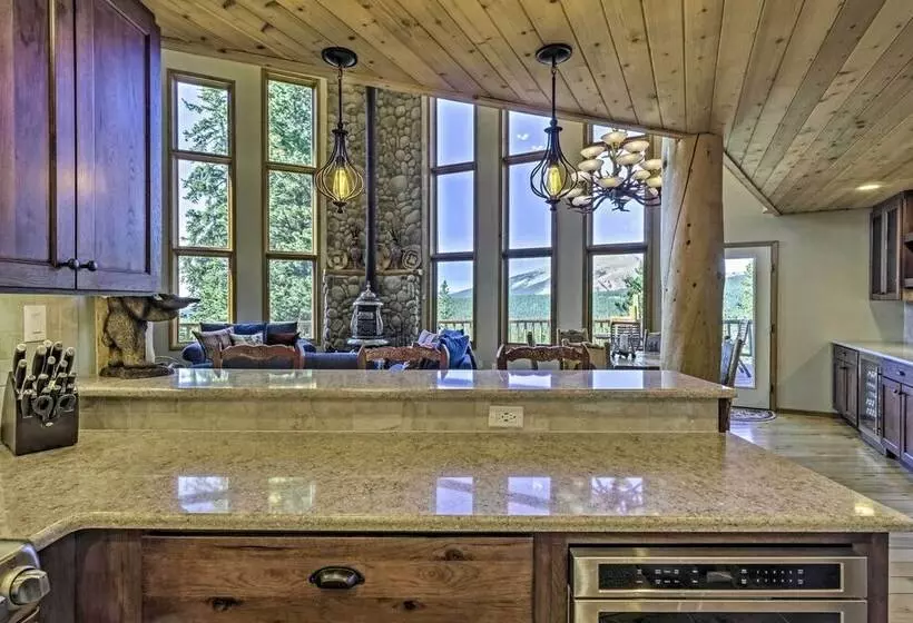 Spacious Fairplay Retreat W/ Hot Tub & Fire Pit!