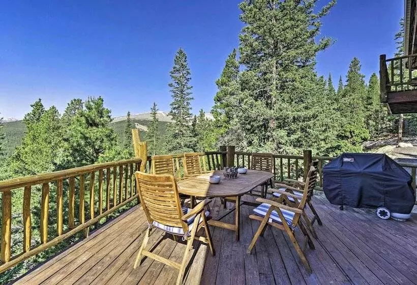 Spacious Fairplay Retreat W/ Hot Tub & Fire Pit!