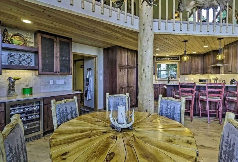 Spacious Fairplay Retreat W/ Hot Tub & Fire Pit!