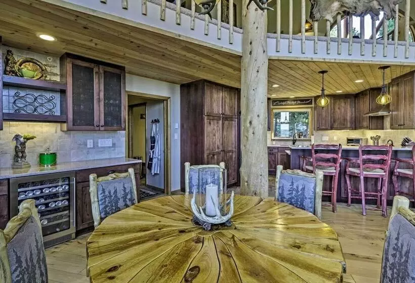 Spacious Fairplay Retreat W/ Hot Tub & Fire Pit!