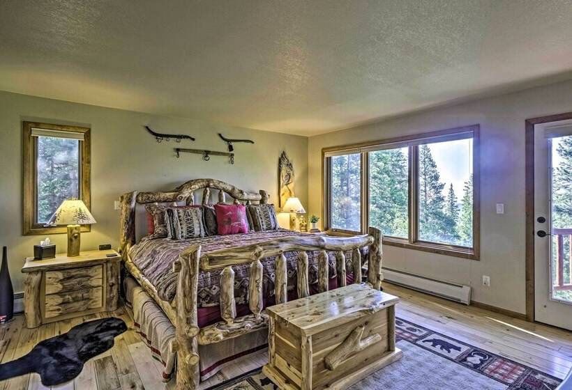 Spacious Fairplay Retreat W/ Hot Tub & Fire Pit!