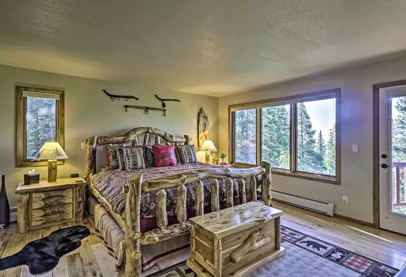 Spacious Fairplay Retreat W/ Hot Tub & Fire Pit!