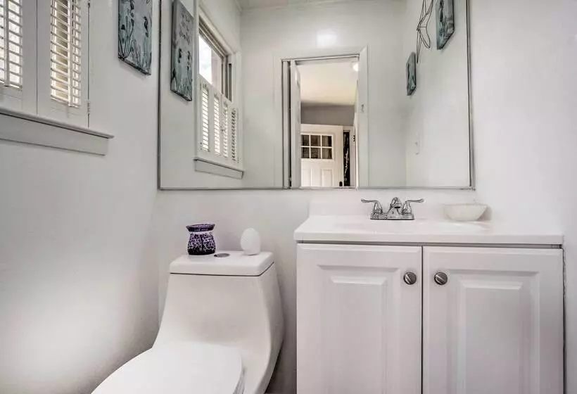 Updated High Point Retreat W/ Pool & Backyard