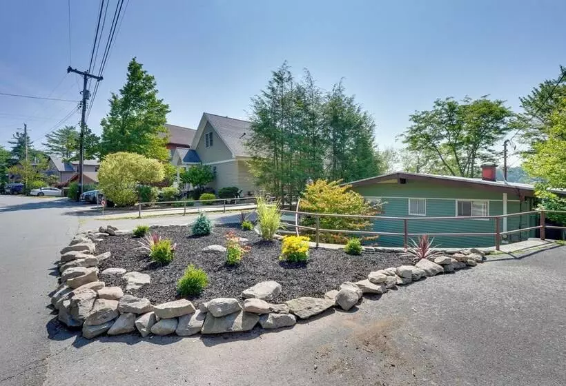 Waterfront White Lake Vacation Rental!