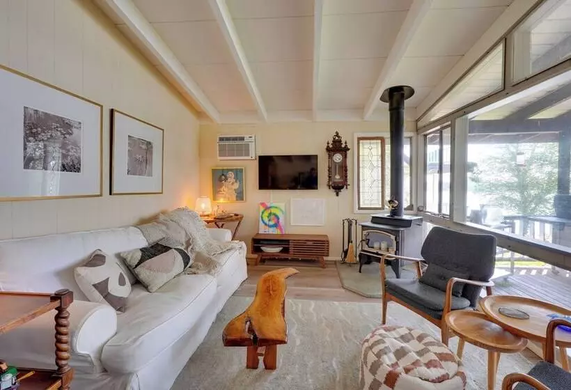 Waterfront White Lake Vacation Rental!