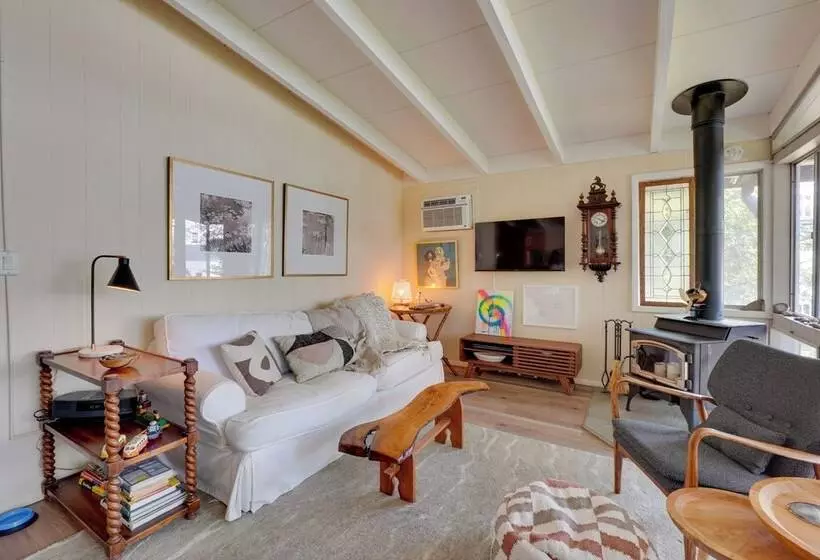 Waterfront White Lake Vacation Rental!