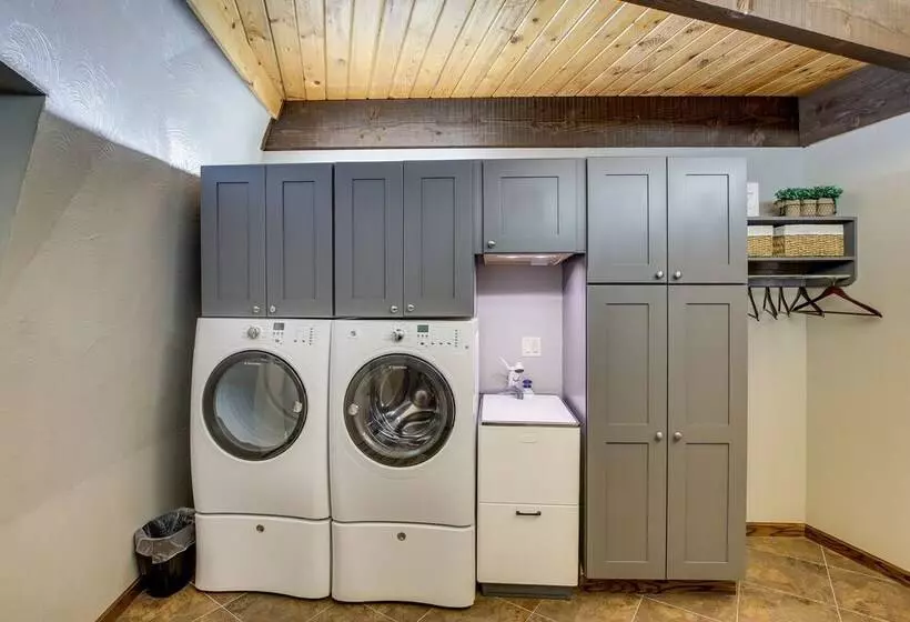 Wisconsin Vacation Rental: 1 Mi To Road America!