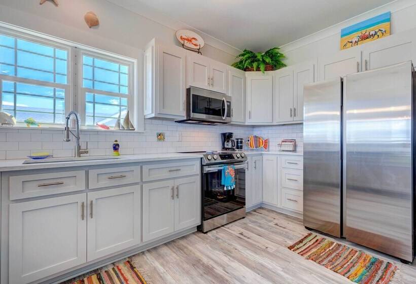 Bayfront Dauphin Island Home W/ Beach Access!