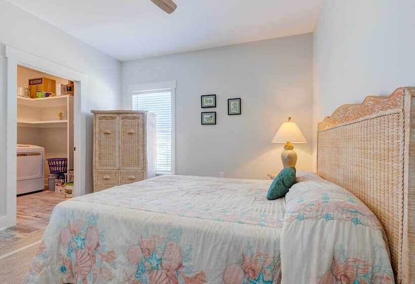 Bayfront Dauphin Island Home W/ Beach Access!