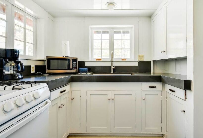 Walk To Beach: Catalina Gem W/ Deck!