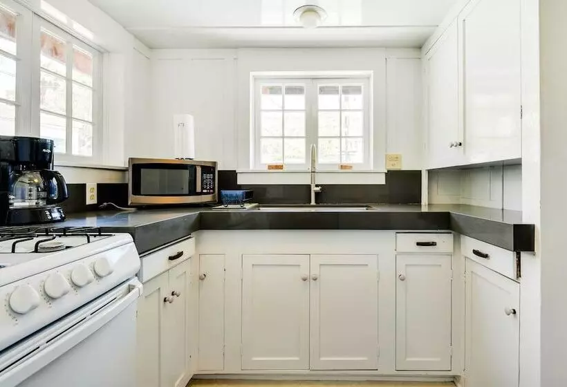 Walk To Beach: Catalina Gem W/ Deck!