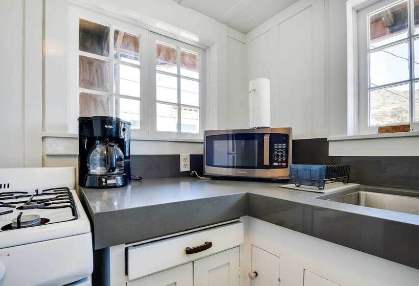 Walk To Beach: Catalina Gem W/ Deck!