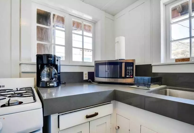 Walk To Beach: Catalina Gem W/ Deck!