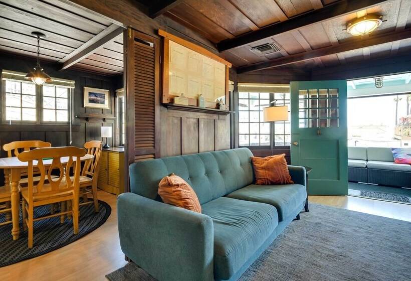 Walk To Beach: Catalina Gem W/ Deck!