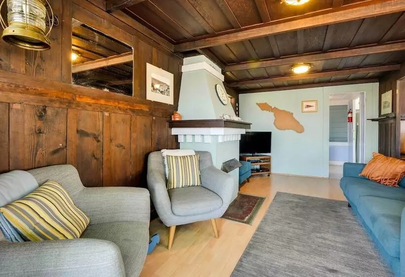 Walk To Beach: Catalina Gem W/ Deck!