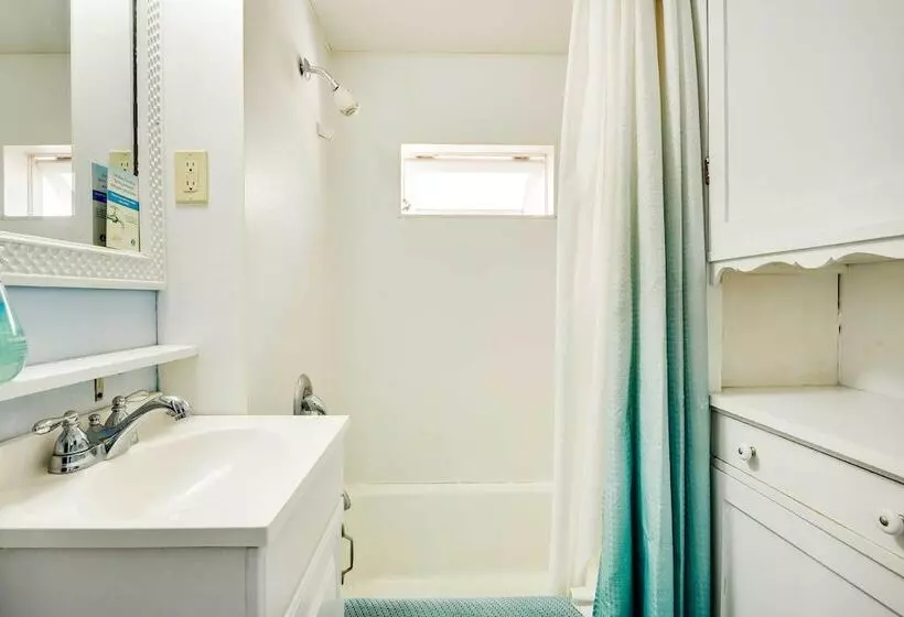 Walk To Beach: Catalina Gem W/ Deck!