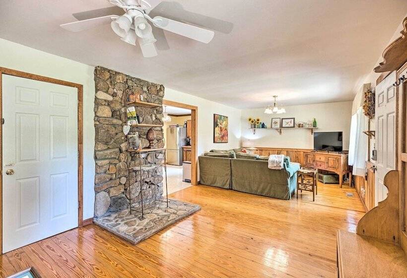 Charming Cottage < 10 Mi To Wineries & Skiing!