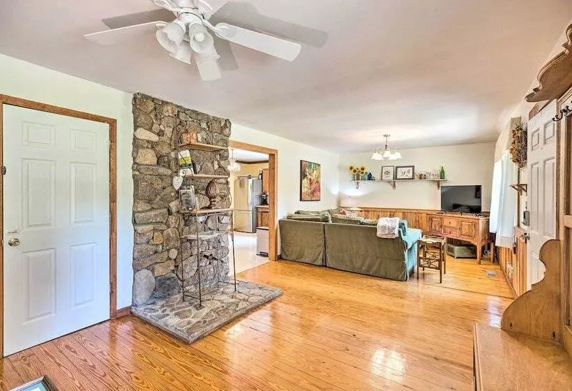 Charming Cottage < 10 Mi To Wineries & Skiing!