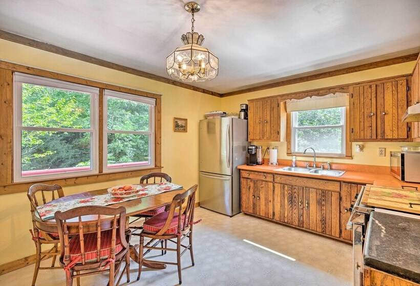 Charming Cottage < 10 Mi To Wineries & Skiing!